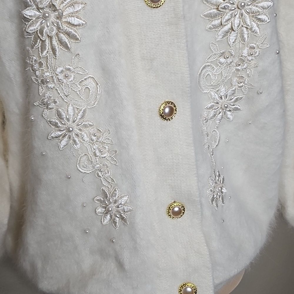 True Vintage 80s Angora Cream Sweater Cardigan 3D Floral, Pearl Gold Buttons - Picture 5 of 12